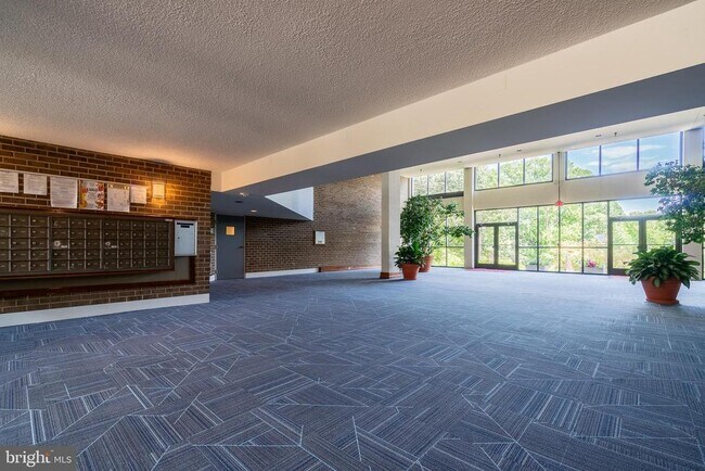 Foto del edificio - 805 N Howard St