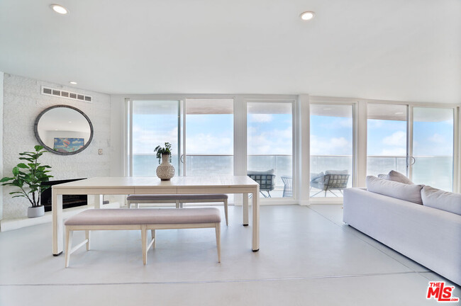 Foto del edificio - 26060 Pacific Coast Hwy