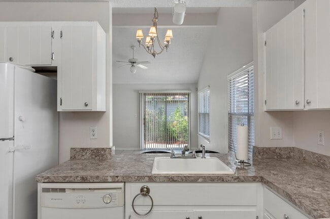 Foto del edificio - 3003 Yorktown Cir