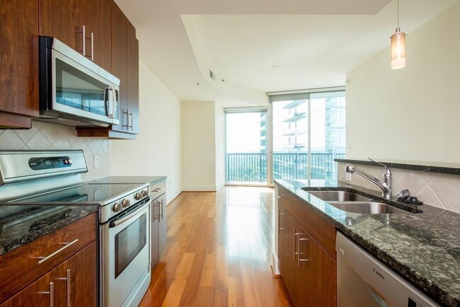 Building Photo - 1080 Peachtree St NE