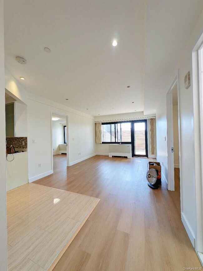 Foto del edificio - 136-19 Franklin Ave