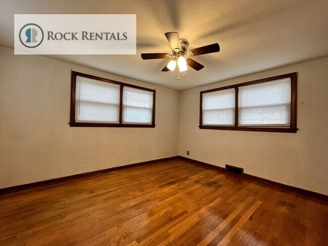 Foto del edificio - 2 Bed 1.5 Bath with Bonus Room