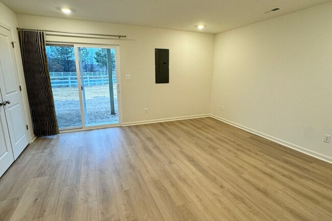 Foto del edificio - 2543 Westwind Blvd