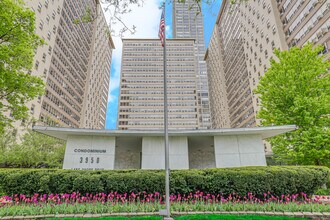 Building Photo - 3950 N Lake Shore Dr