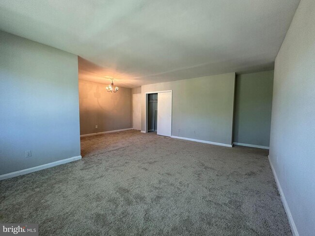 Foto del edificio - 9730 Glen Ave