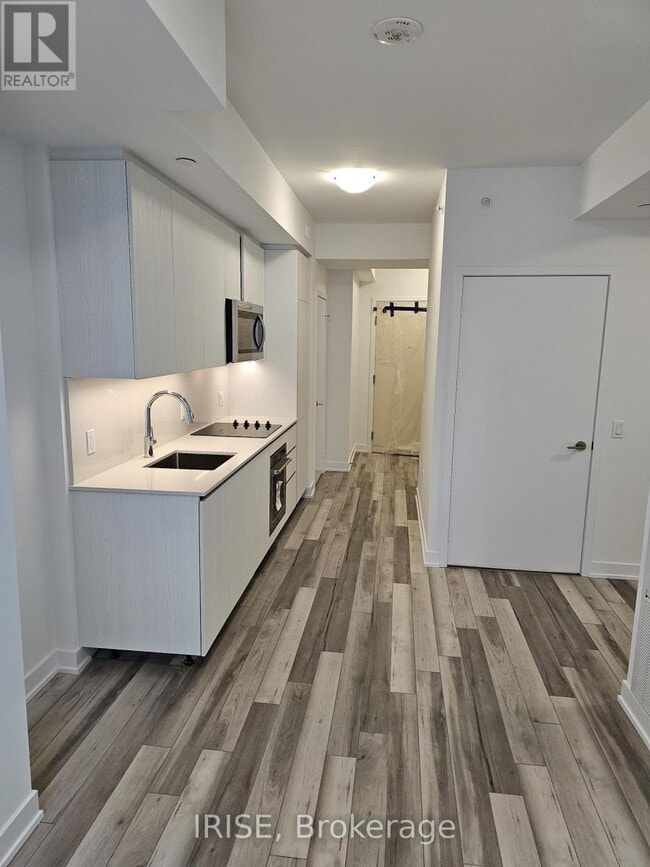 Building Photo - 15 Richardson St