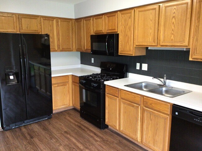 Building Photo - 13843 S Petersburg Dr