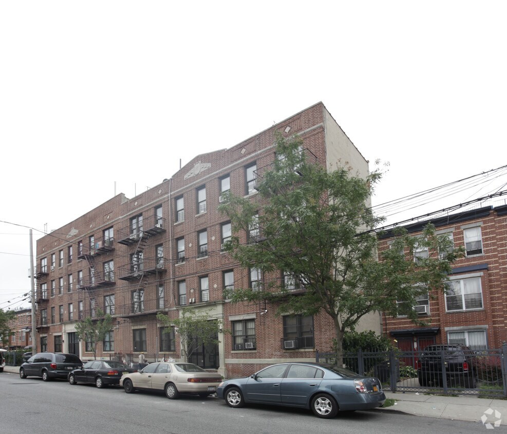 Foto principal - 2092 Dean St