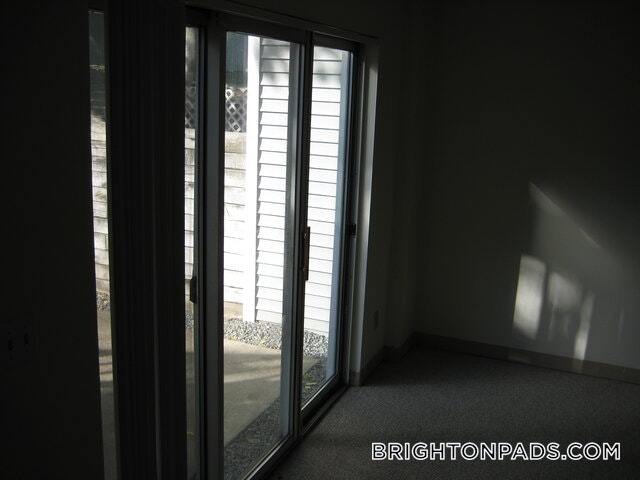 Foto del edificio - 148 N Beacon St