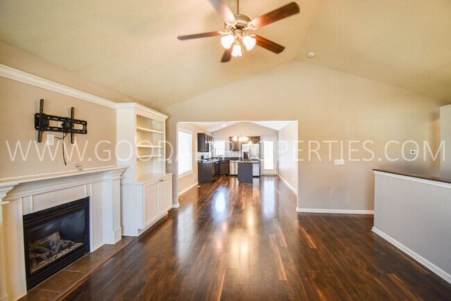 Foto del edificio - 4 Bedroom Detached Townhome in Waukee with Finished Basement