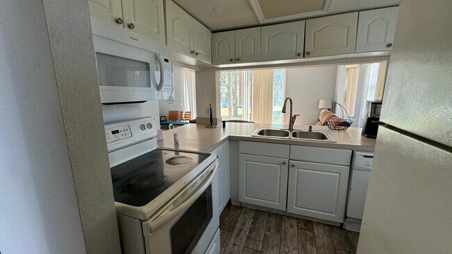 Building Photo - 842 Caribbean Dr
