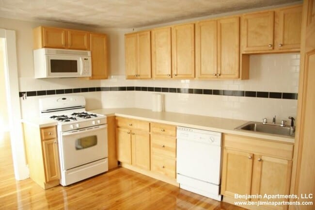 Building Photo - 62 Bedford St