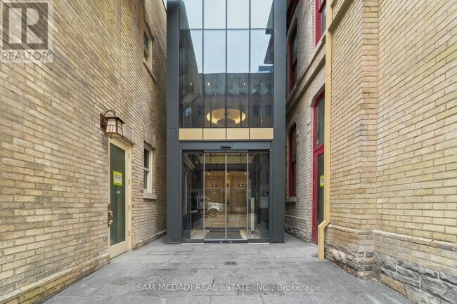 Building Photo - 634 Church St