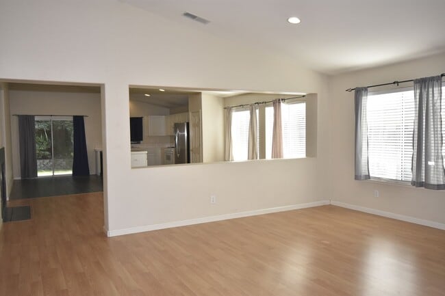 Building Photo - 2166 Hannah Way