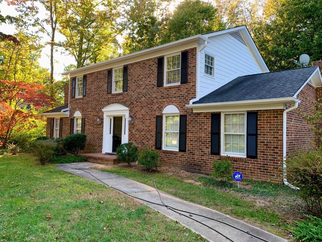 Primary Photo - Three Bedroom Home in the Cardinal and Ker...