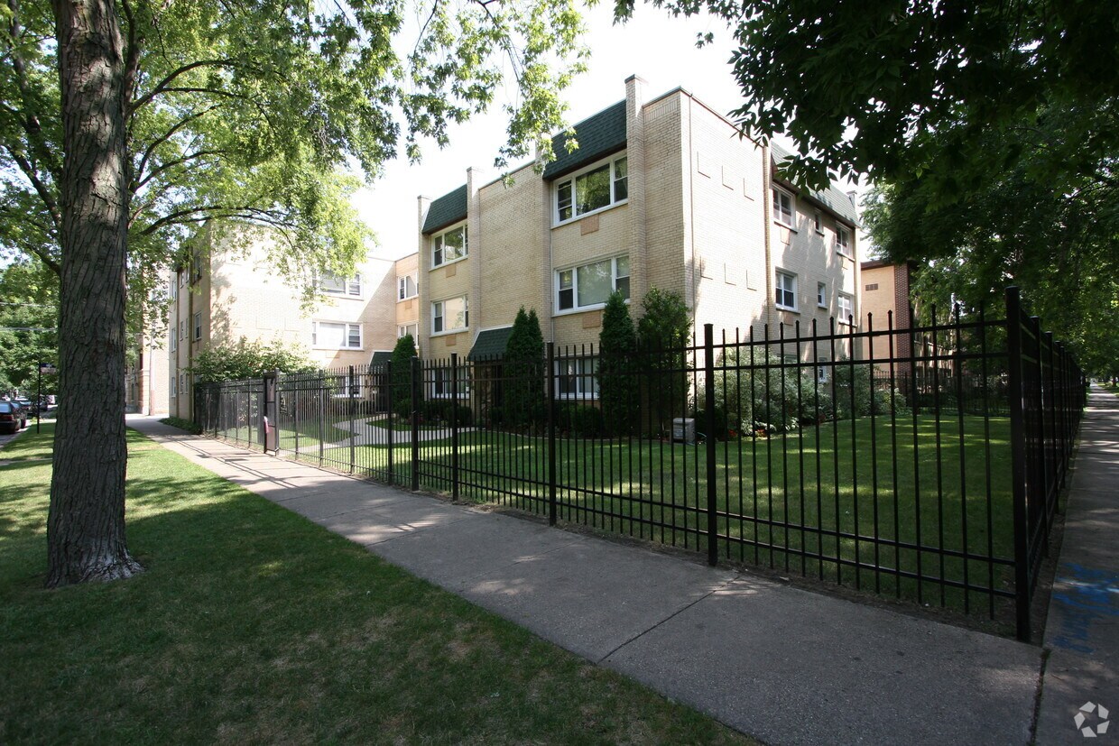 Foto del edificio - 1548 W Chase Ave