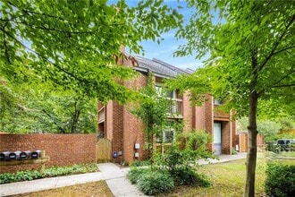 Building Photo - 654 Cleburne Terrace NE