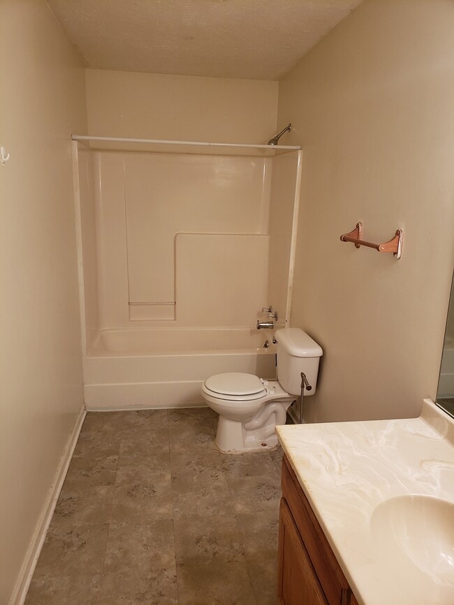 Building Photo - 489 Penny Ln