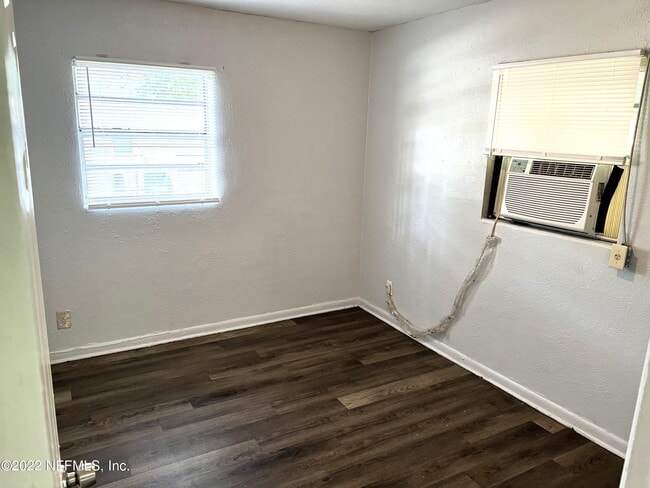 Foto del edificio - 1049 Glencarin St