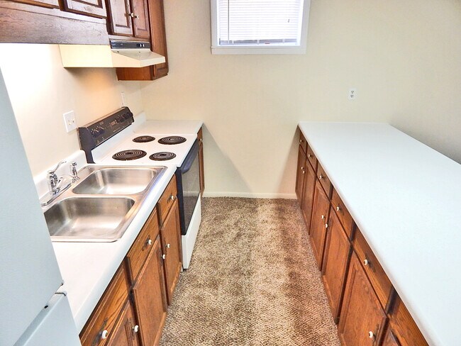 Kitchen - 606 S Washington St