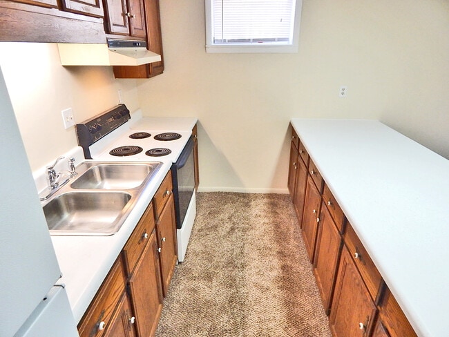 Kitchen - 606 S Washington St