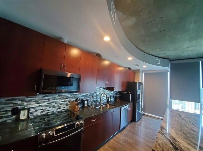 Foto del edificio - 400 W Peachtree St NW