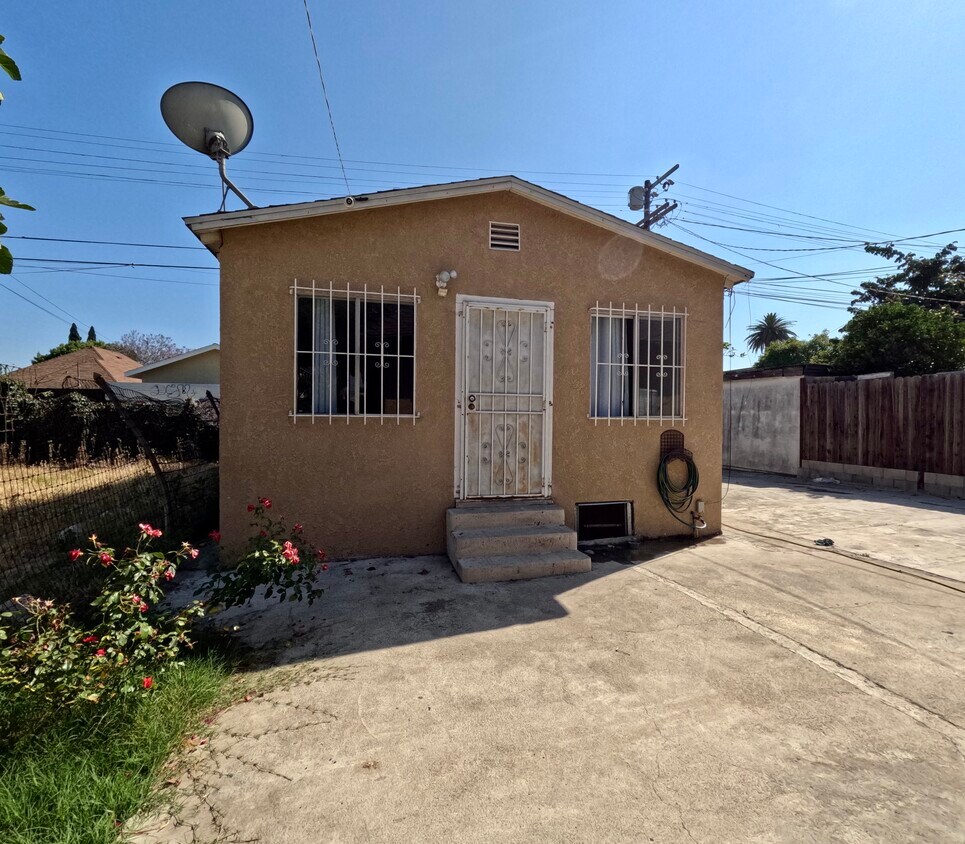 822 E 32nd St, Los Angeles, CA 90011 House Rental in Los Angeles, CA