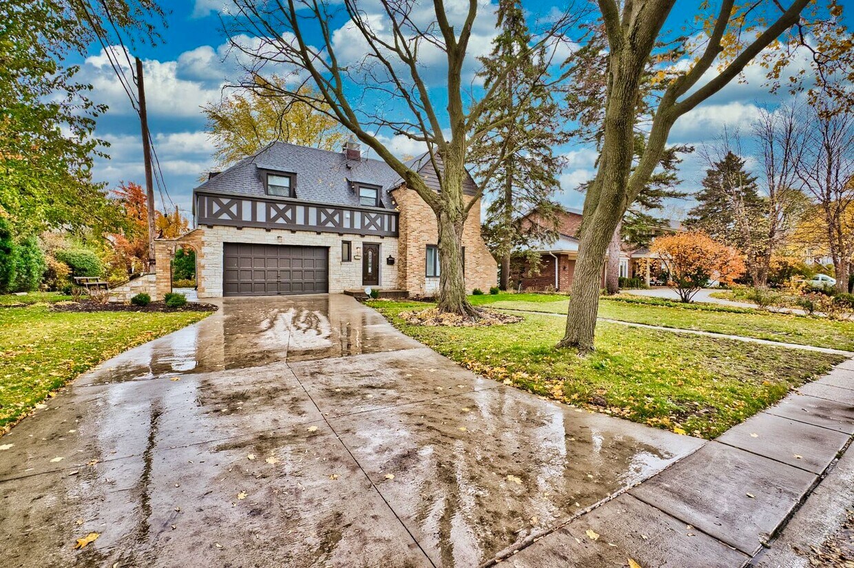 6741 N Le Mai Ave, Lincolnwood, IL 60712 House Rental in Lincolnwood