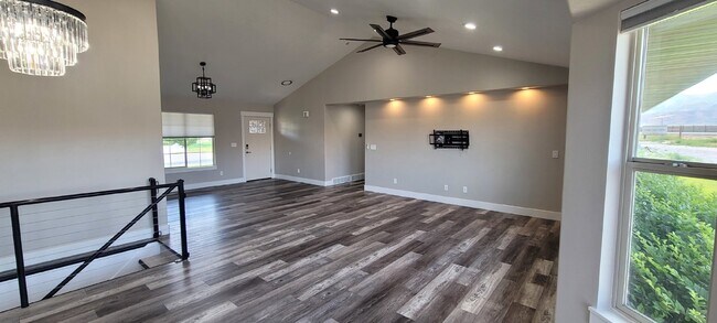Building Photo - 5-Bedroom Rambler with Finished Basement A...
