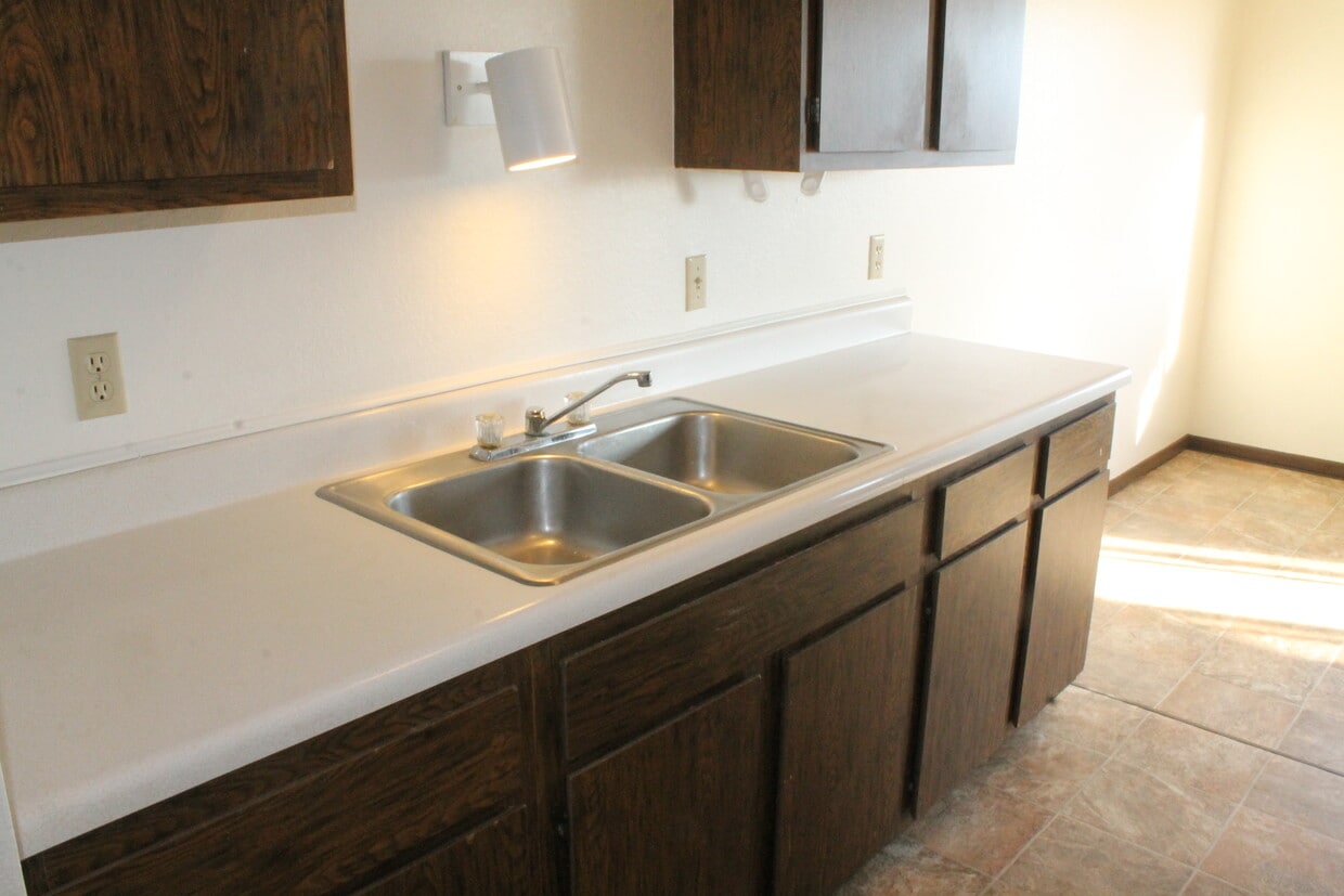 506 Jefferson St, Vermillion, SD 57069 Apartments Vermillion, SD