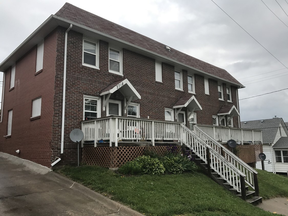 2714 Pacific St - 1049 S 28th St