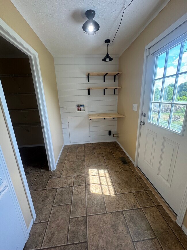Building Photo - 7617 Rustic Ln