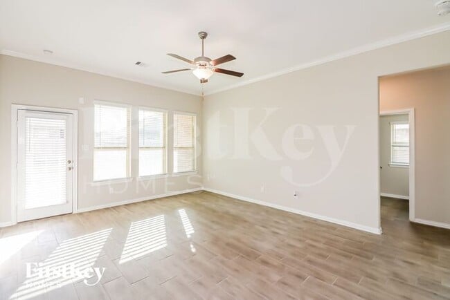 Building Photo - 1648 Breezewood Dr