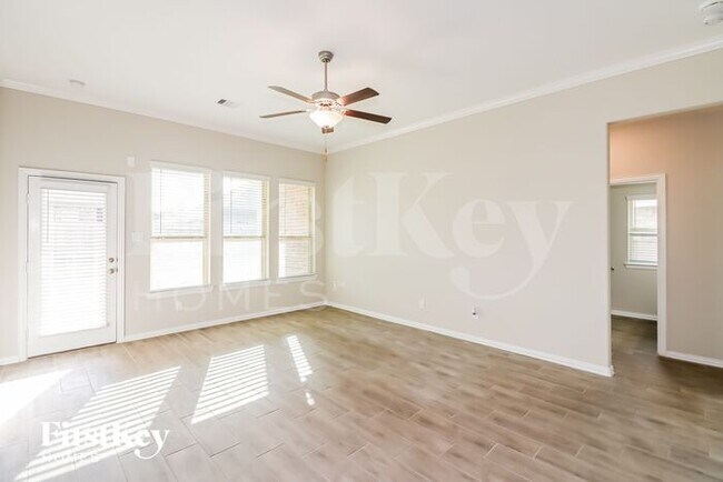 Foto del edificio - 1648 Breezewood Dr