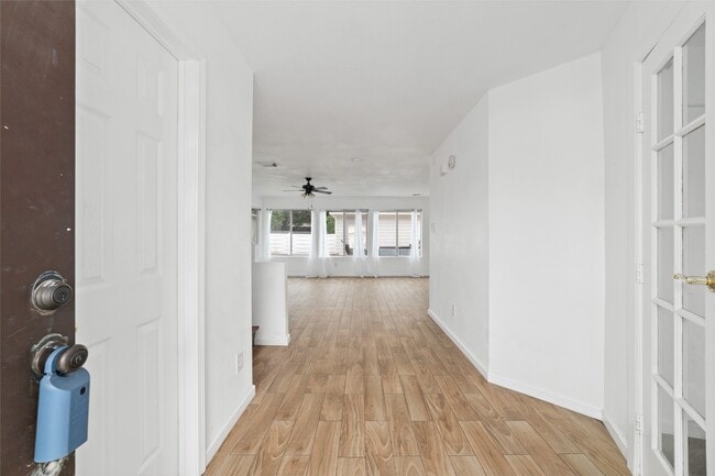 Building Photo - 10106 Farrell Dr