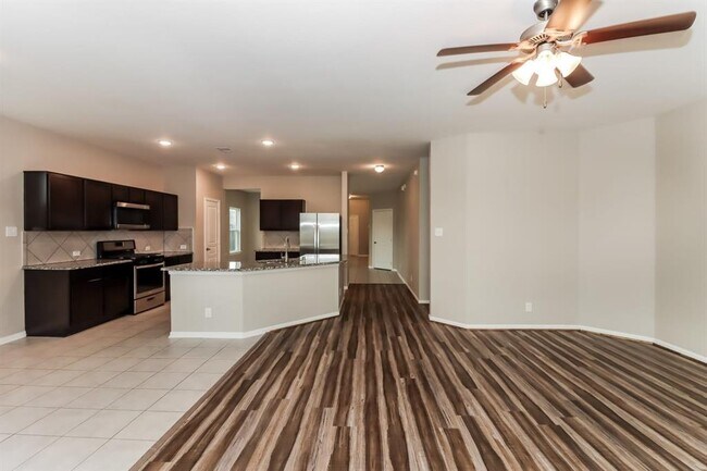 Foto del edificio - 5002 Fairwater Ct