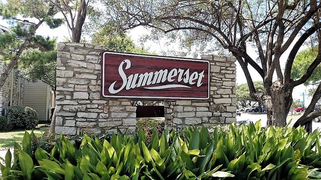 Building Photo - Summerset