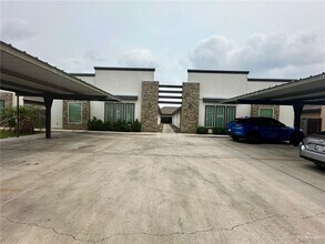 Building Photo - 16 Teak Dr