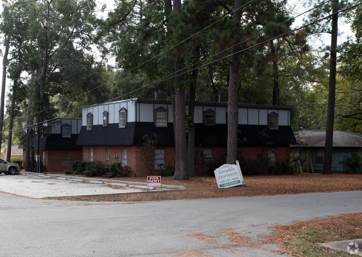 Primary Photo - Lawndale Apartments