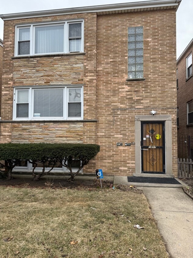 Photo - 5913 W Addison St (Chicago, IL)