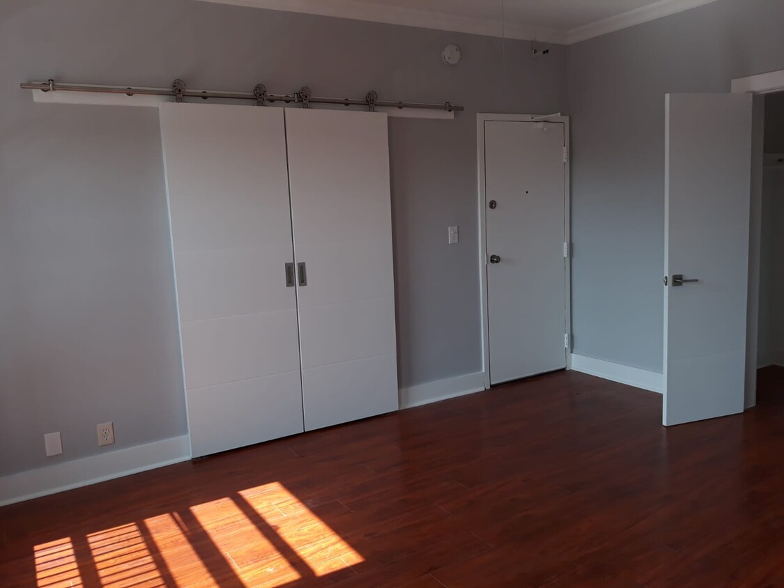Primary Photo - Catalina Apartments