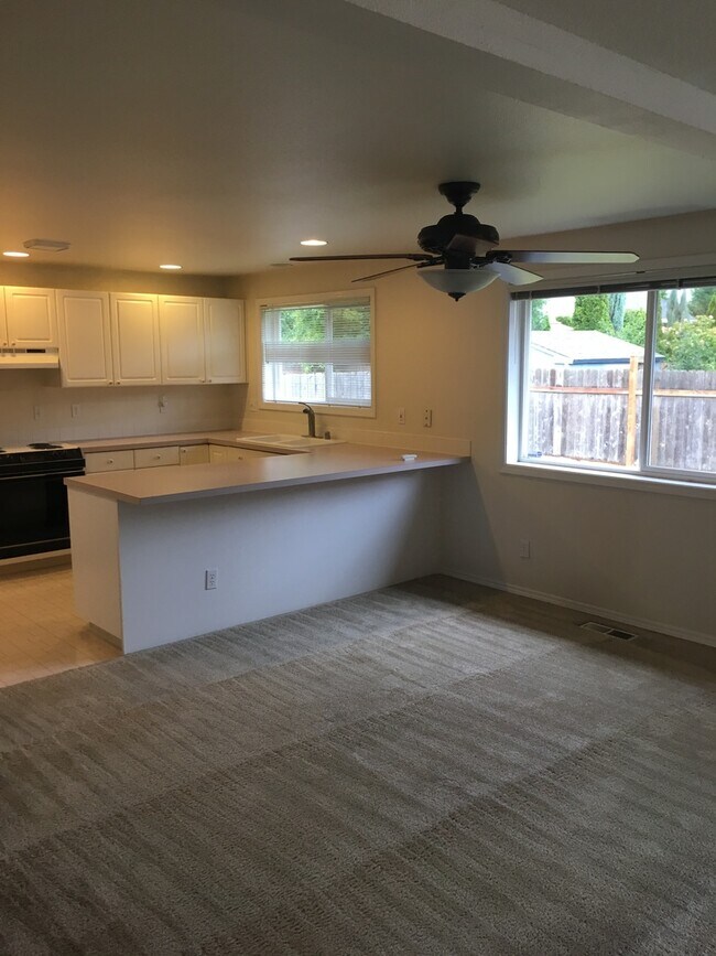 Foto del edificio - Spacious 3 BR Ranch on Quiet Cul-de-sac! V...