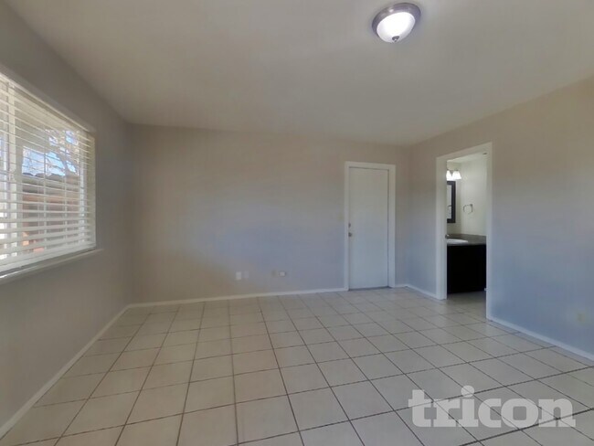 Foto del edificio - 1872 Little John Way