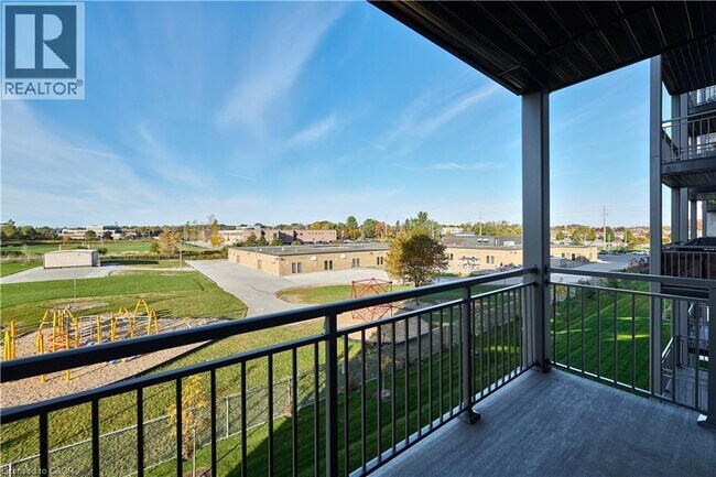 Photo du bâtiment - 299 Cundles Rd E