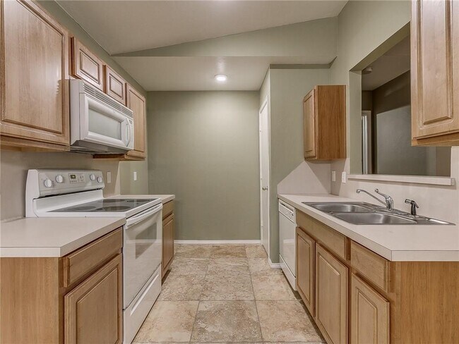 Foto del edificio - 15505 Acacia Rd