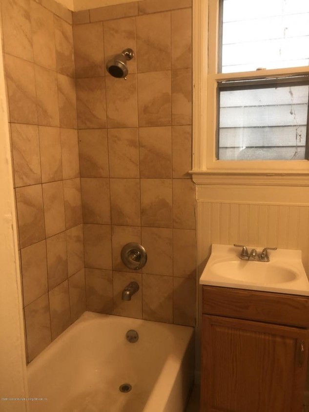 Building Photo - 3 bedroom in Staten Island NY 10301