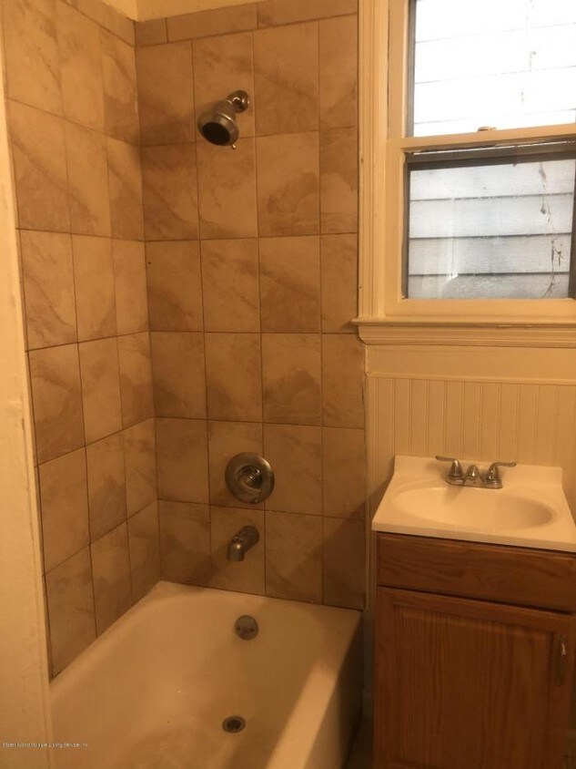 Foto del edificio - 3 bedroom in Staten Island NY 10301