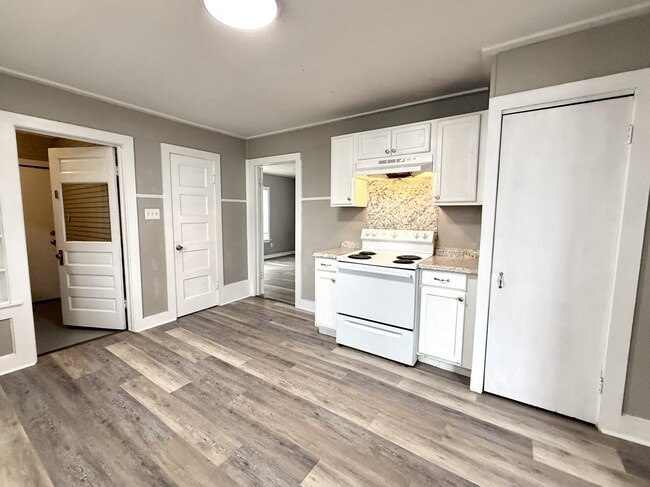 Building Photo - 620 C St SE