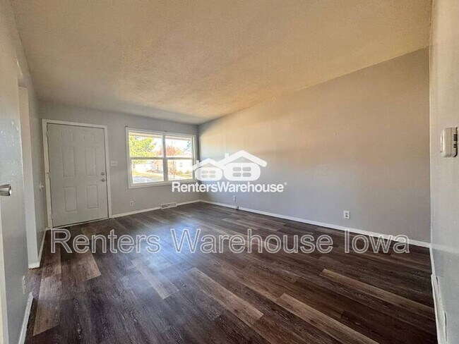 Building Photo - 347 E Rose Ave