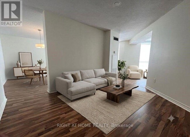 Building Photo - 3650 Kaneff Crescent